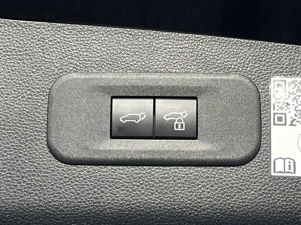 Used 2025 Toyota Crown Signia Limited image 27