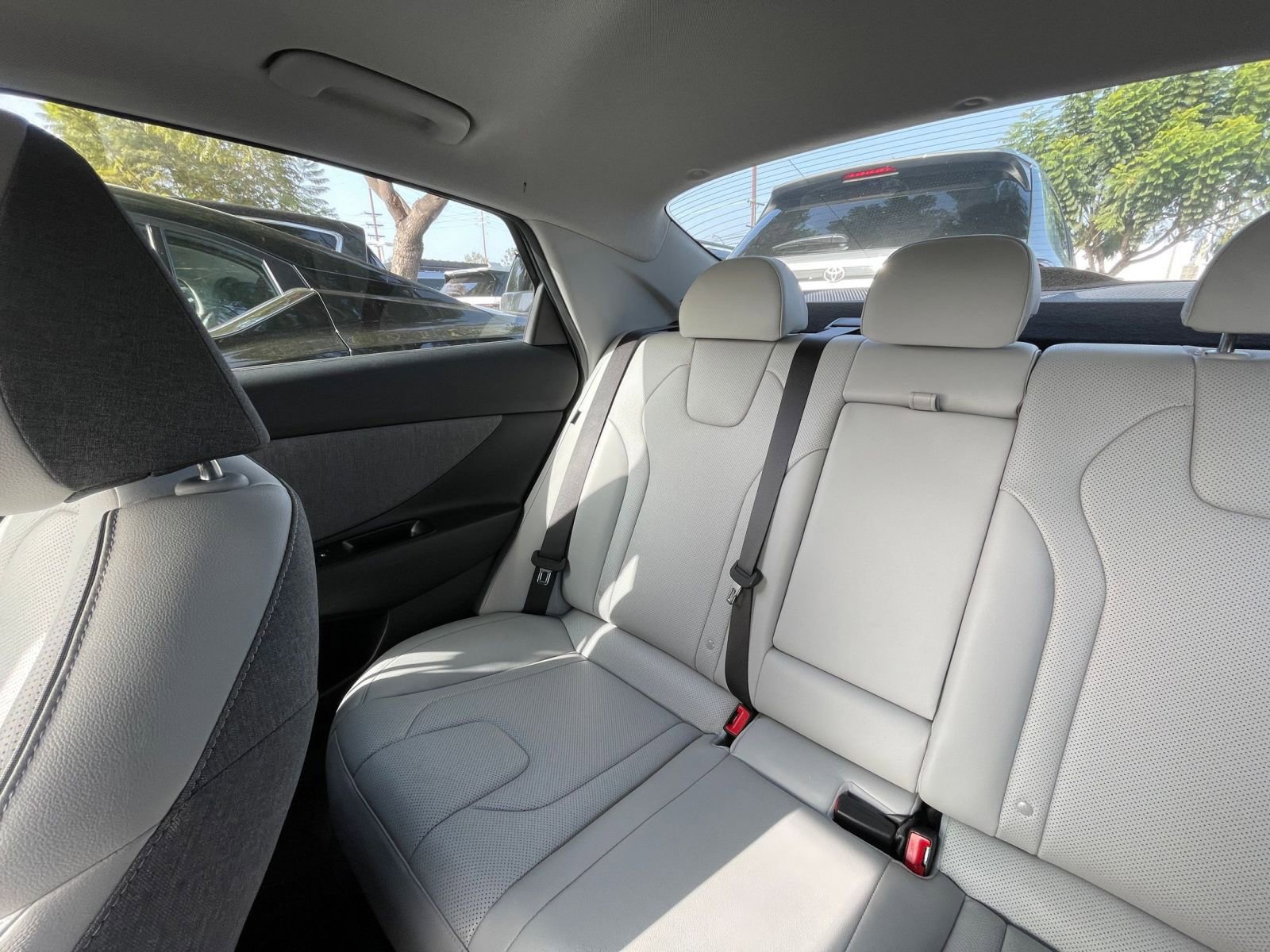 Used 2025 Hyundai Elantra Limited image 39