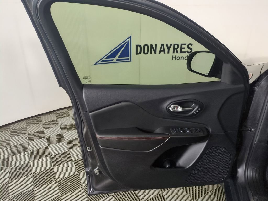 Used 2022 Jeep Cherokee Trailhawk w/ Premium Leather Package image 13