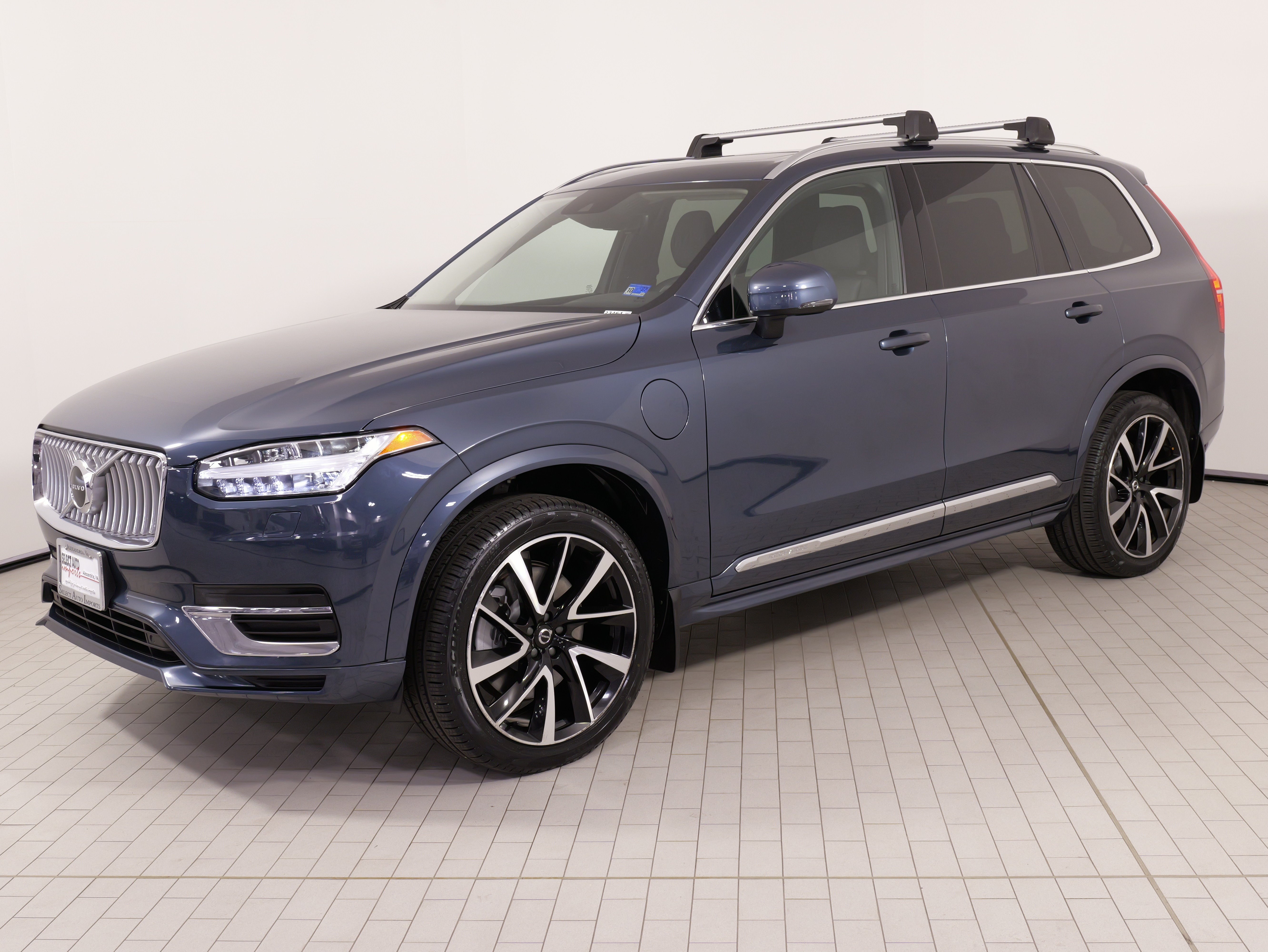 Used 2021 Volvo XC90 T8 Inscription Expression w/ Protection Package Premier AWD/4WD image 1