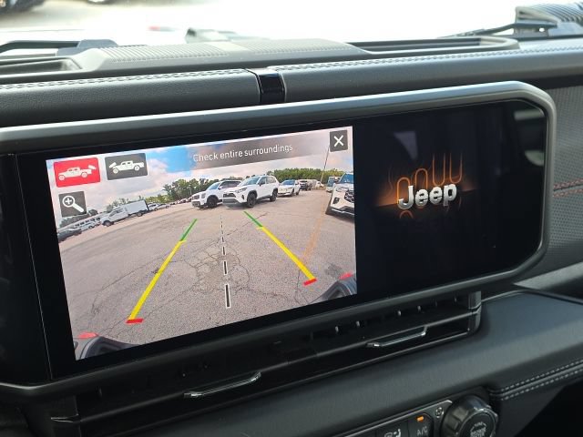 Used 2025 Jeep Gladiator Rubicon w/ Safety Group AWD/4WD image 32