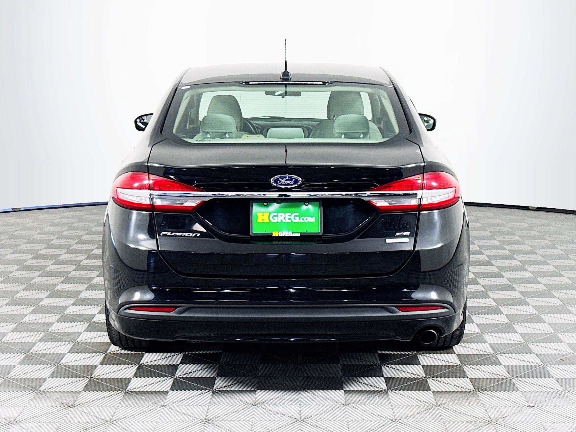 Used 2017 Ford Fusion SE image 8