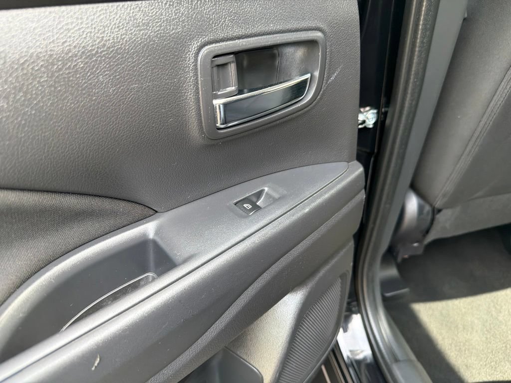 Used 2020 Mitsubishi Outlander SE AWD/4WD image 29