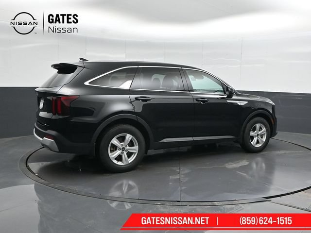 Used 2024 Kia Sorento LX FWD image 2