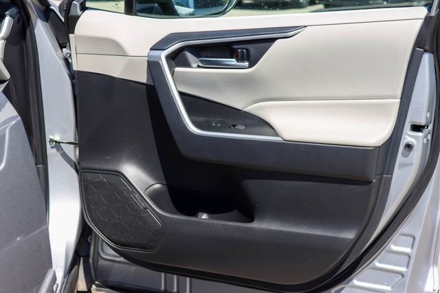 Used 2025 Toyota RAV4 XLE FWD image 14