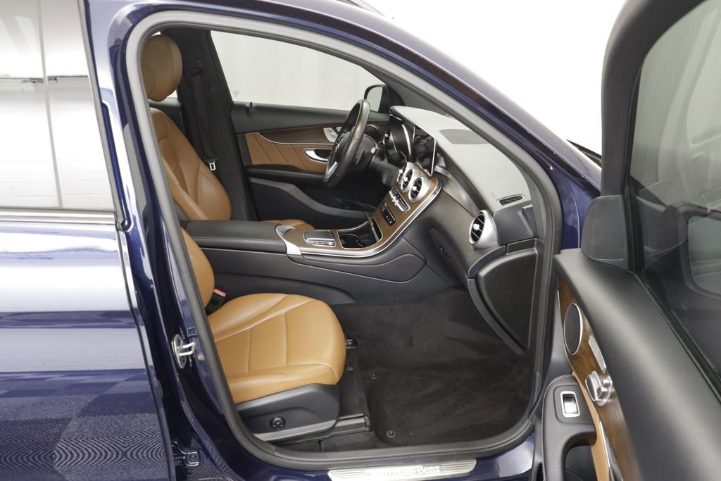 Used 2022 Mercedes-Benz GLC 300 4MATIC image 21