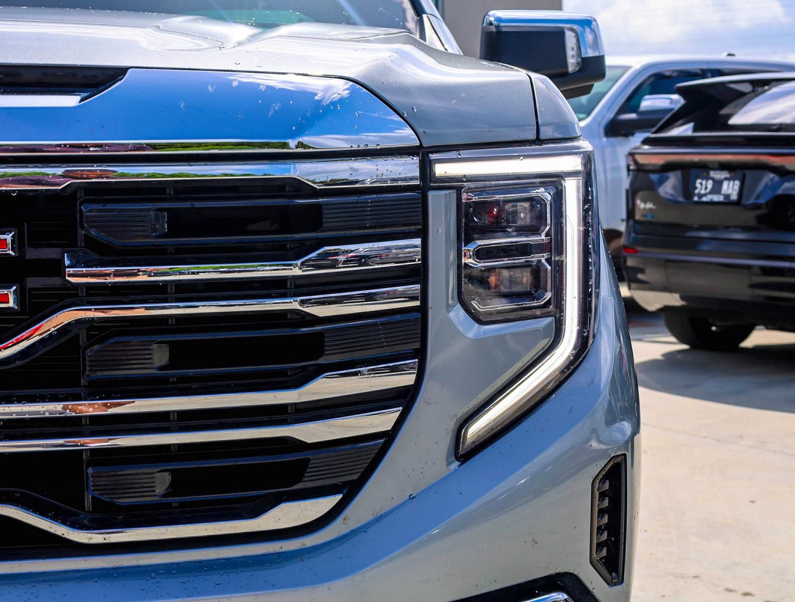 Used 2023 GMC Sierra 1500 SLT w/ SLT Premium Package RWD image 5