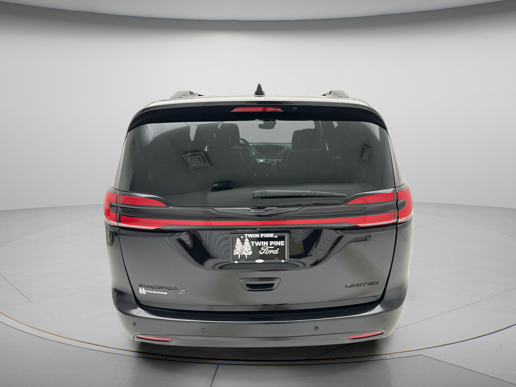 Used 2025 Chrysler Pacifica Limited FWD image 7