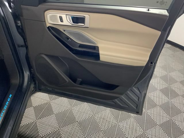 Used 2021 Ford Explorer Platinum w/ Equipment Group 601A AWD/4WD image 34