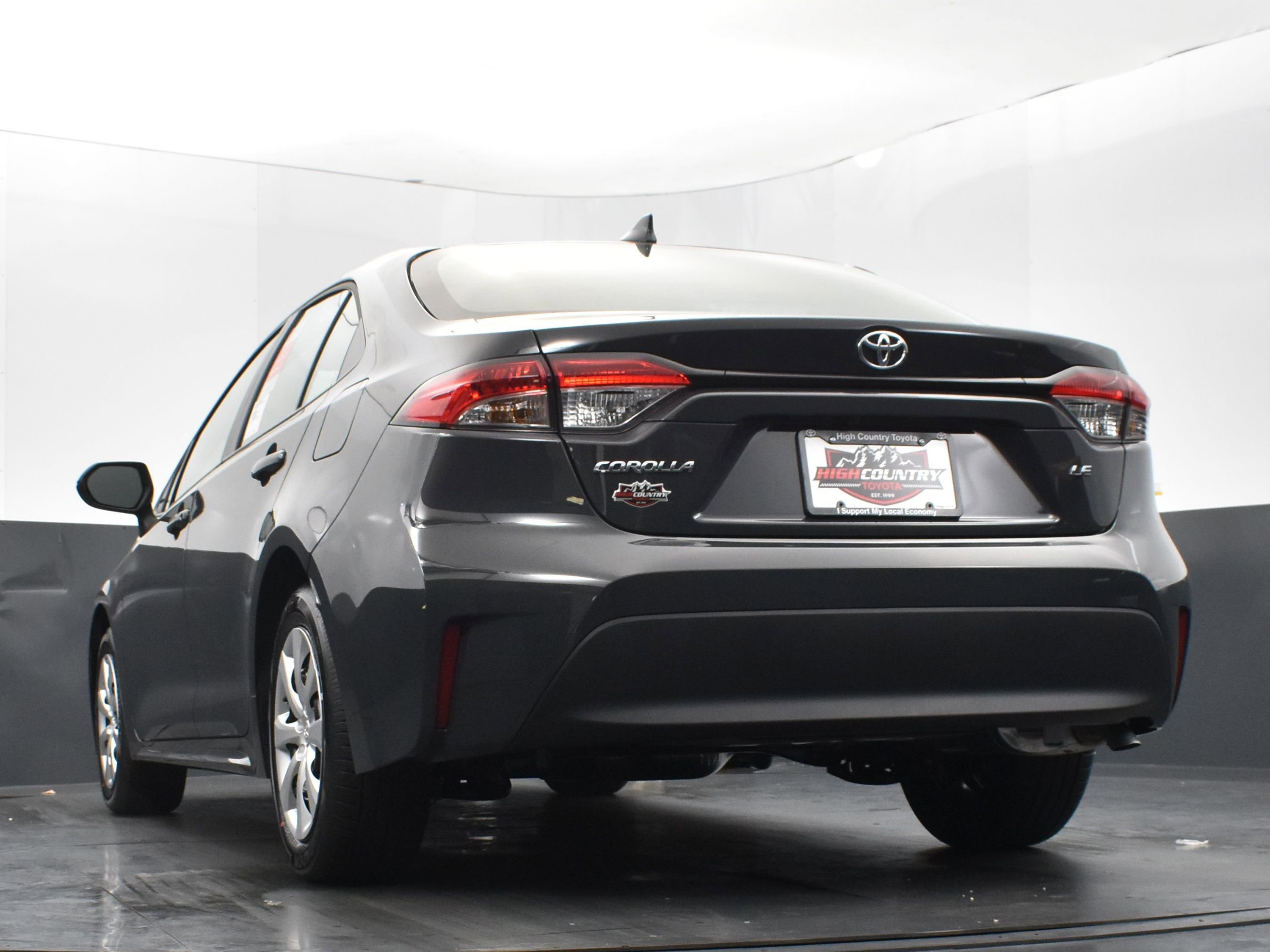 Used 2025 Toyota Corolla LE image 39