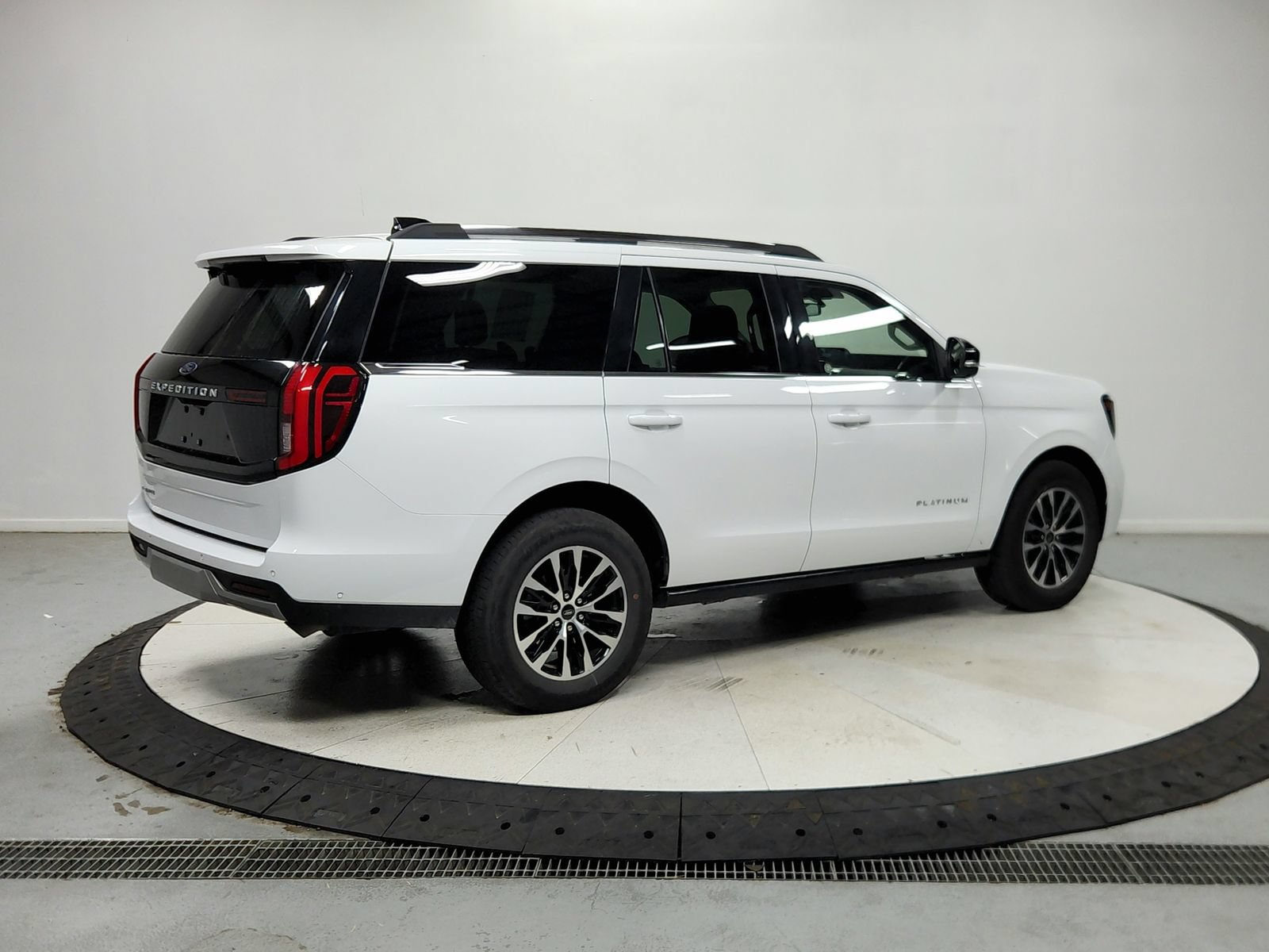 Used 2025 Ford Expedition Platinum AWD/4WD image 8