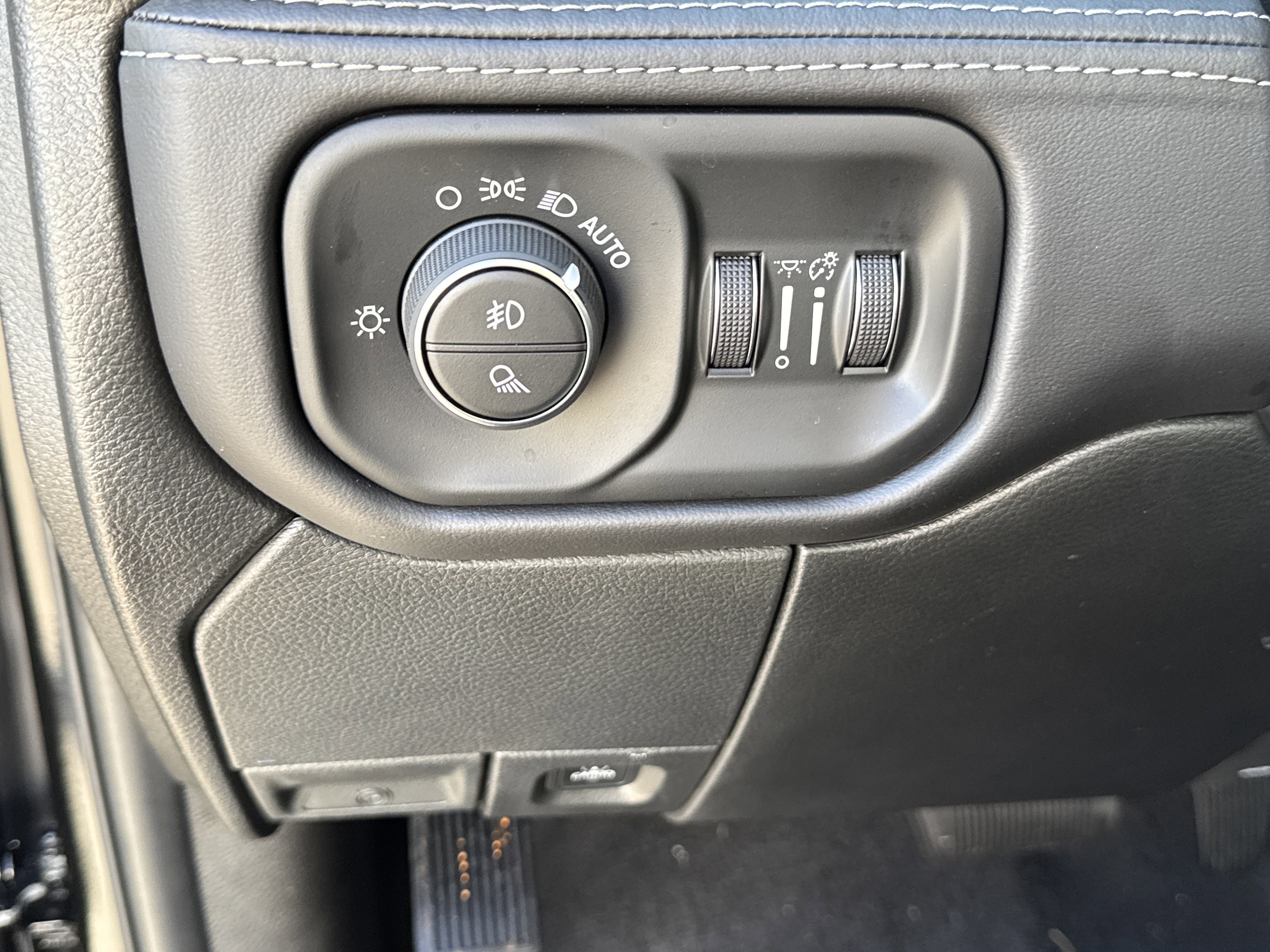 Used 2025 RAM 2500 Limited image 37