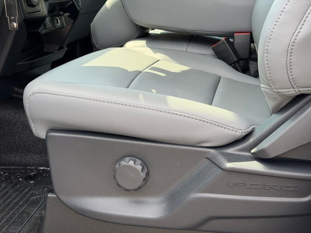 New 2026 Ford F550 4x4 Crew Cab image 9