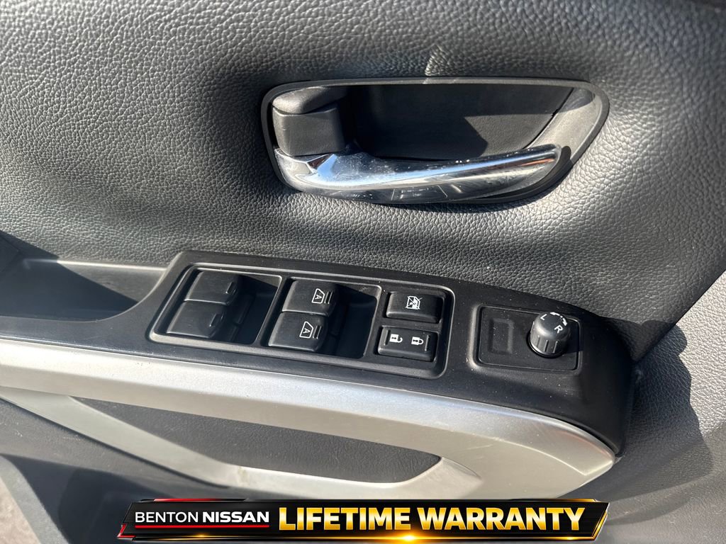 Used 2018 Nissan Titan SV AWD/4WD image 13