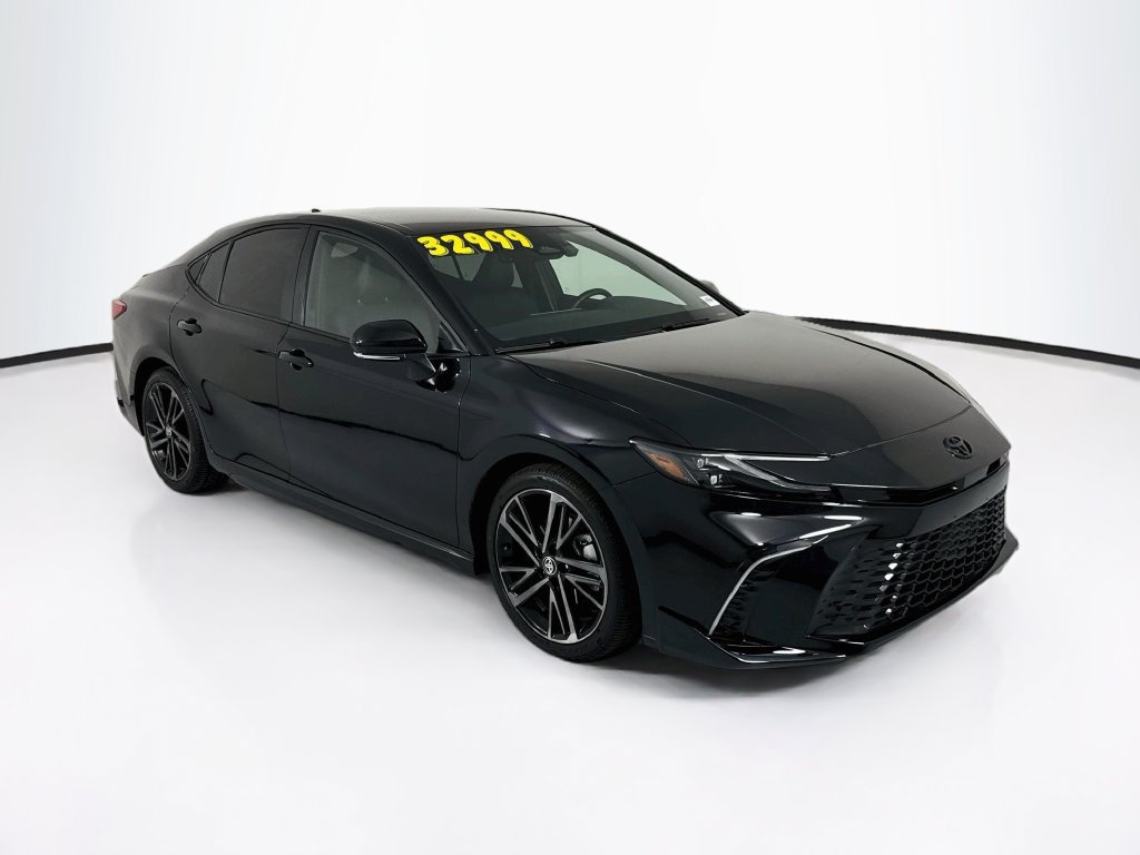 Used 2025 Toyota Camry XSE FWD image 3