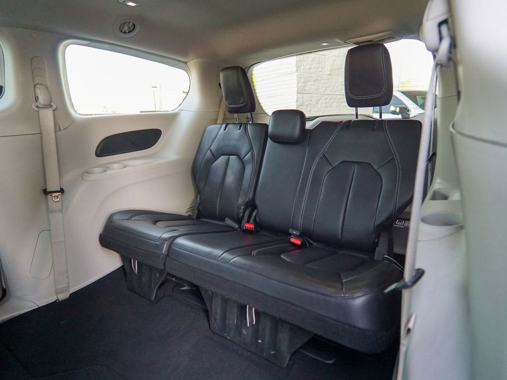Used 2023 Chrysler Pacifica Touring-L FWD image 35
