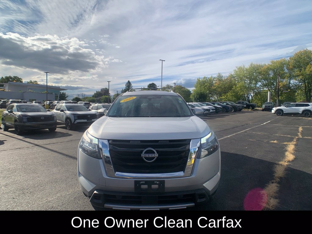 Used 2025 Nissan Pathfinder SL w/ SL Premium Package AWD/4WD image 9