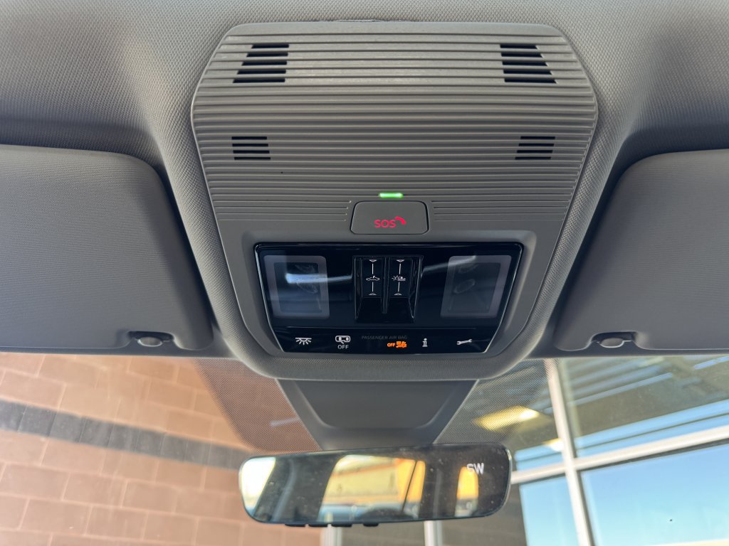 Used 2024 Volkswagen Atlas Peak Edition SE AWD/4WD image 25