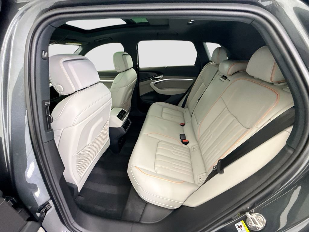 Used 2024 Audi Q8 e-tron Prestige image 20