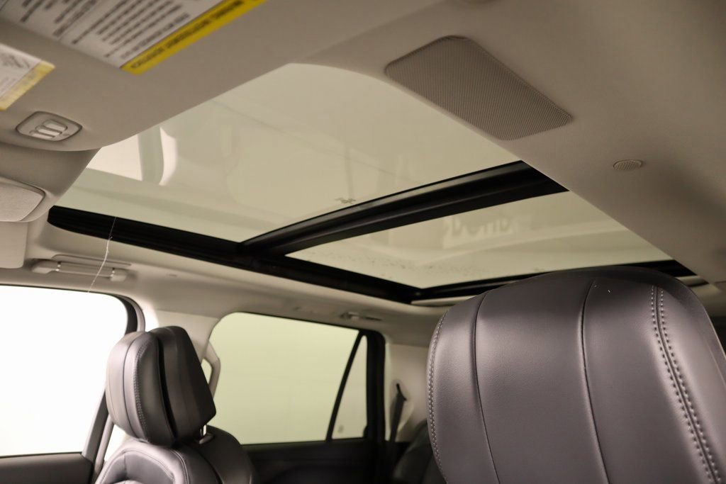 New 2025 Lincoln Navigator Reserve image 16