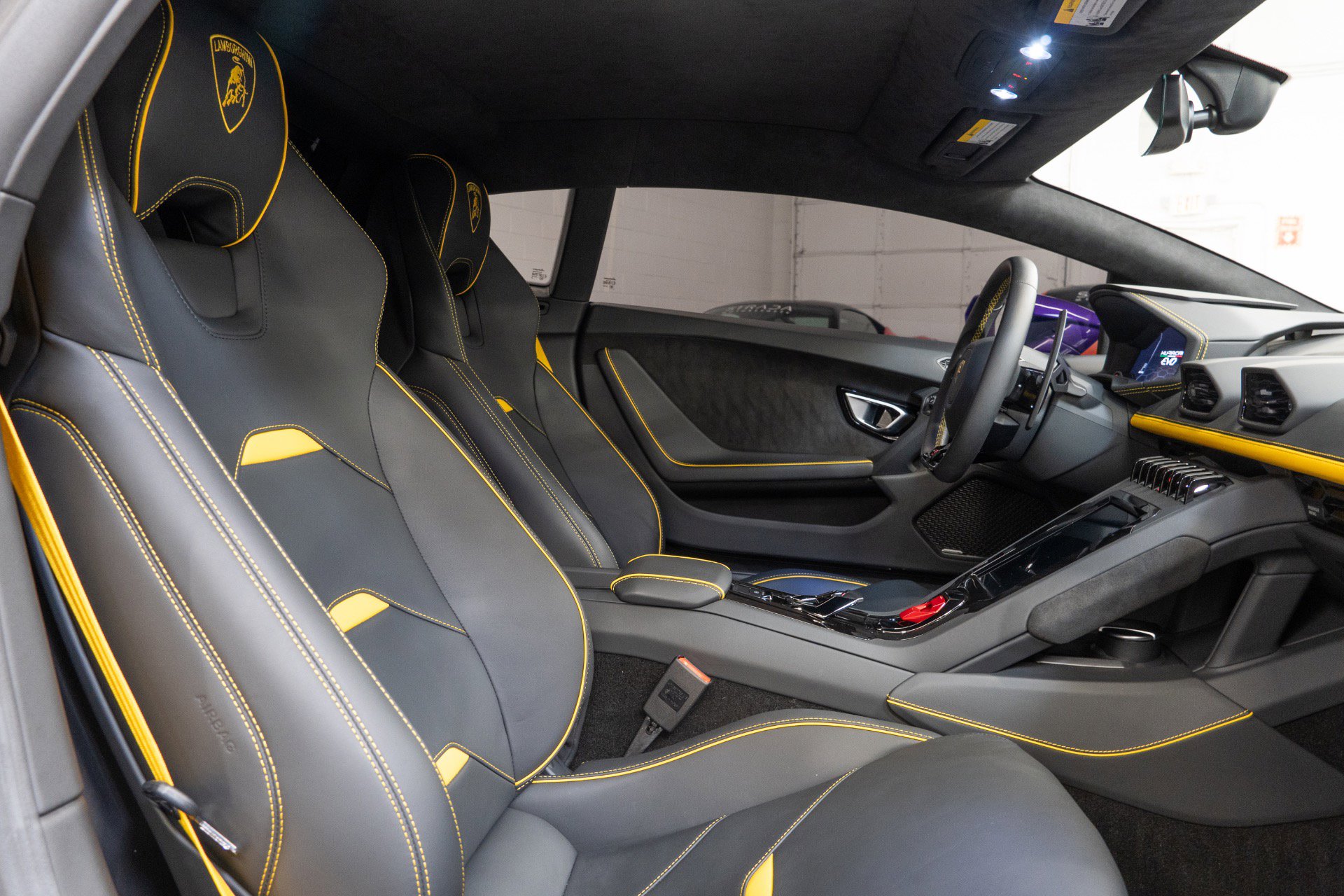 Used 2023 Lamborghini Huracan EVO image 23