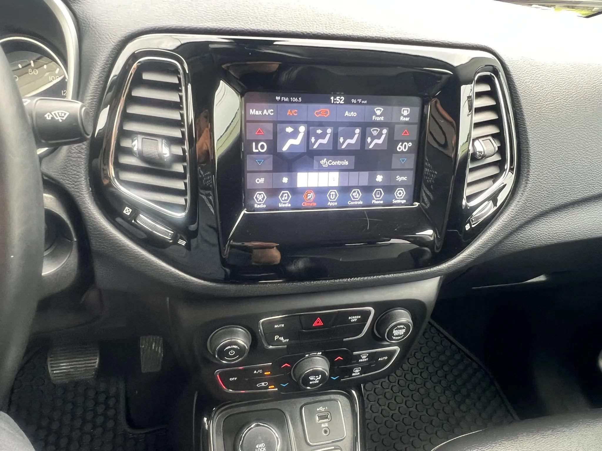 Used 2020 Jeep Compass Latitude AWD/4WD image 22