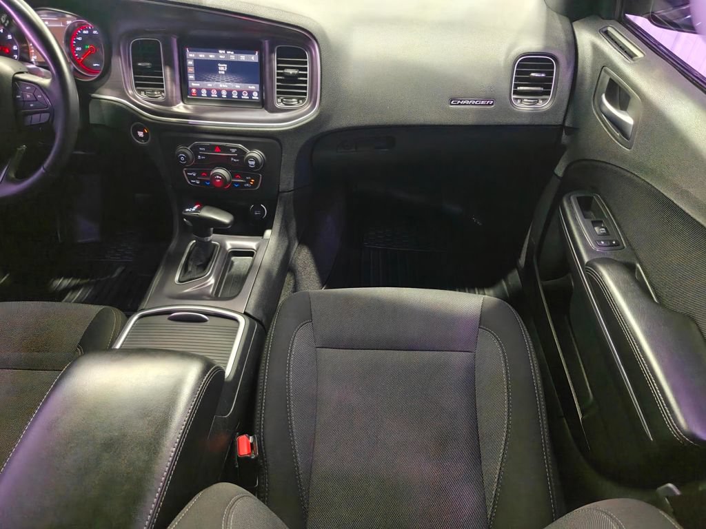 Used 2018 Dodge Charger SXT RWD image 22