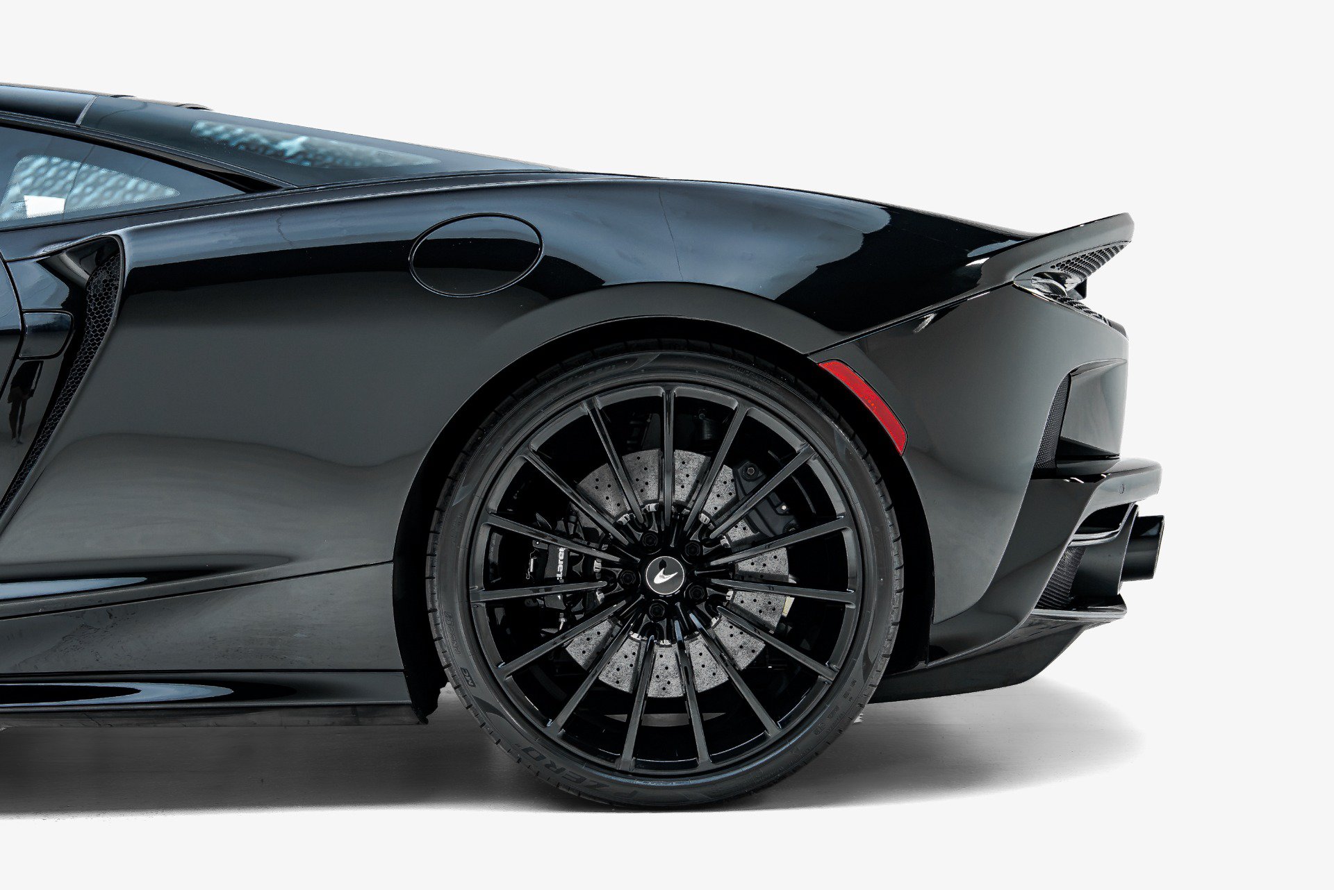 Used 2023 McLaren GT RWD image 15