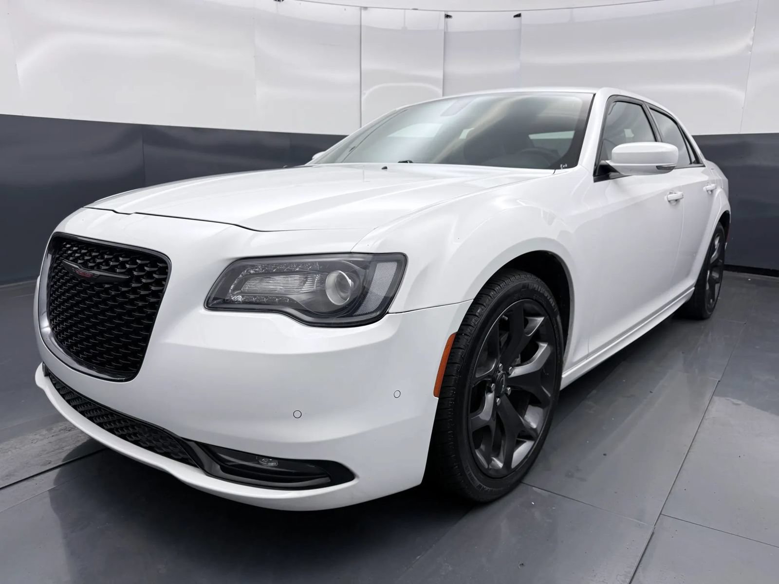 Used 2023 Chrysler 300 S RWD image 3