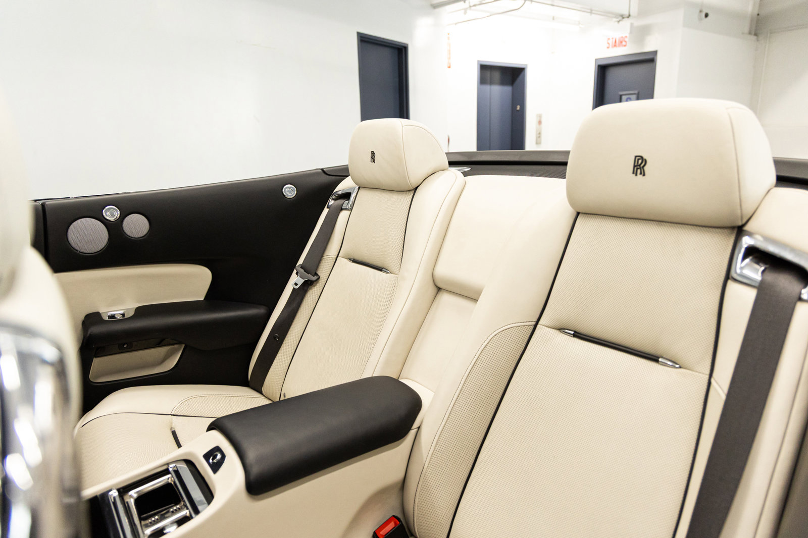 Used 2017 Rolls-Royce Dawn RWD image 43