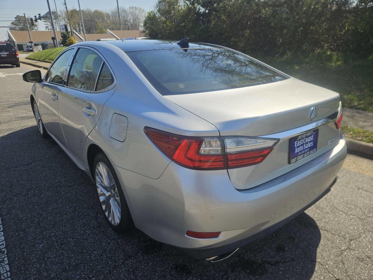 Used 2016 Lexus ES 350 w/ Luxury Package w/Wood Trim image 4
