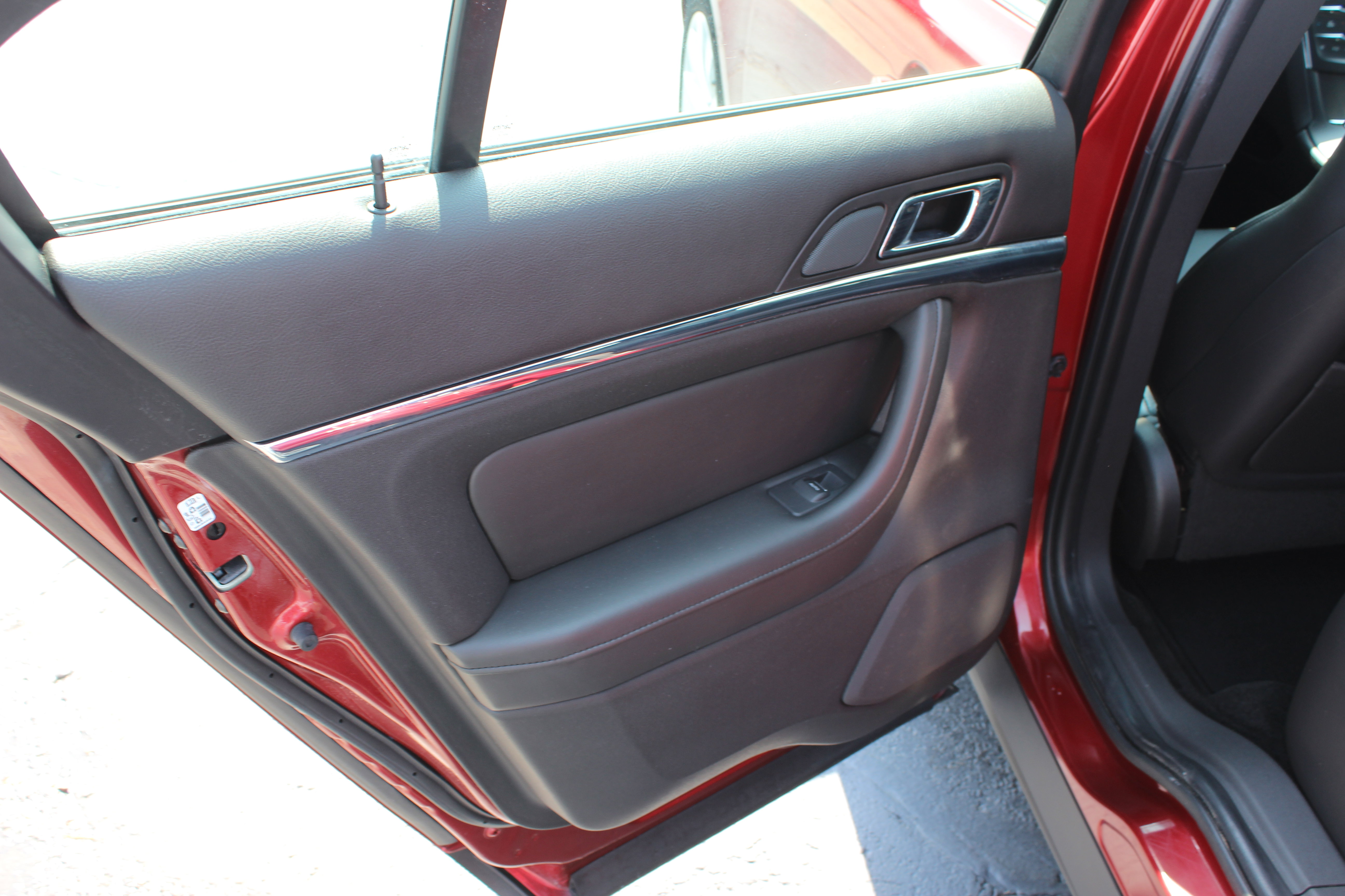 Used 2013 Lincoln MKS FWD image 18
