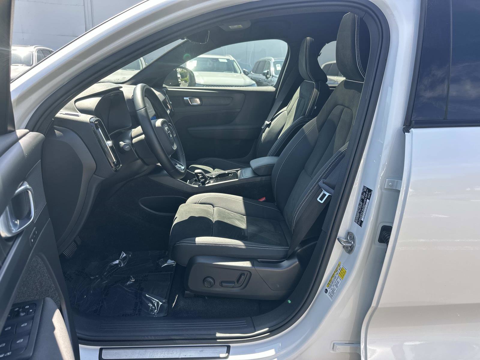 Certified 2023 Volvo C40 P8 Recharge Plus AWD/4WD image 17