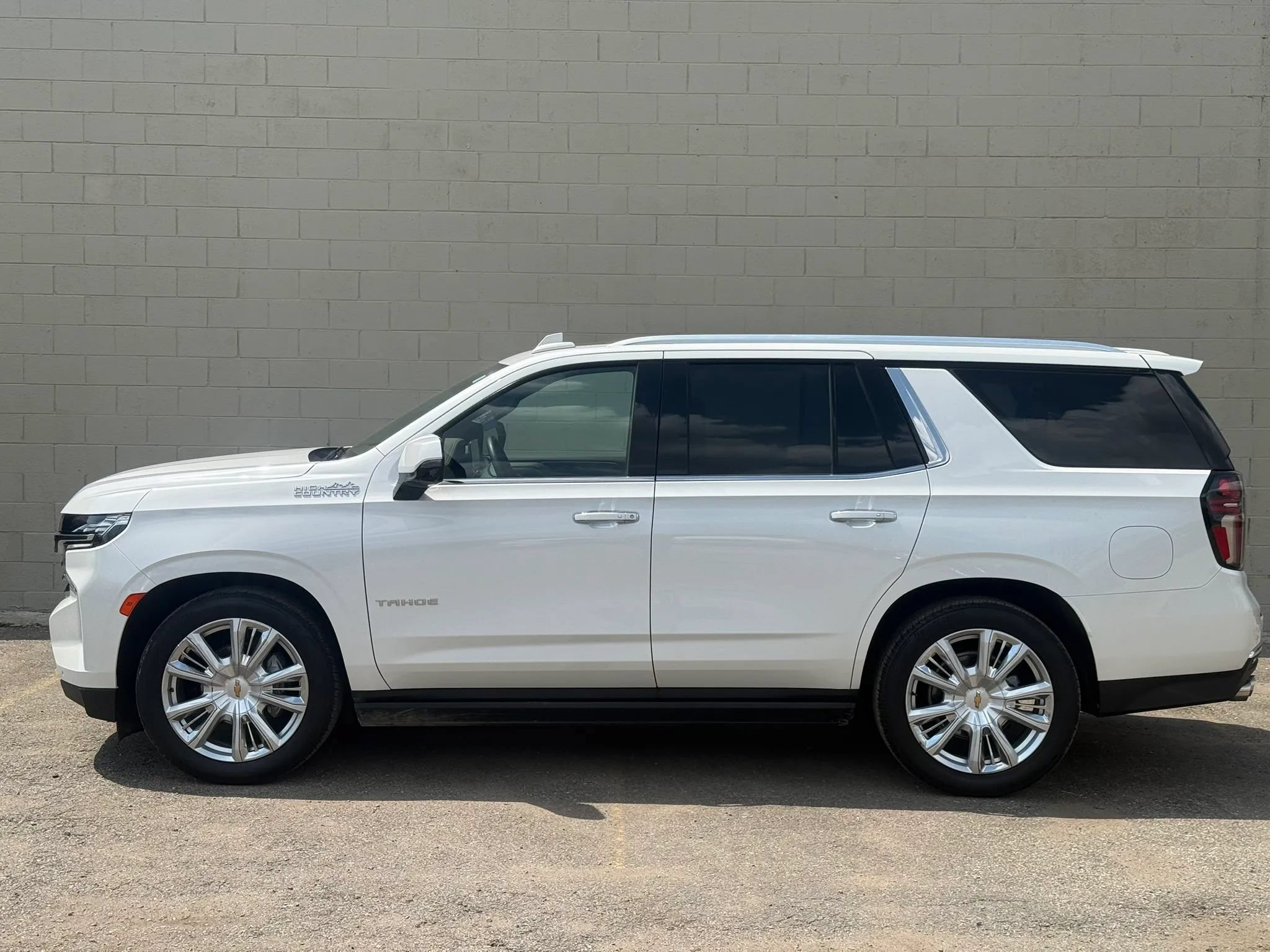 Used 2024 Chevrolet Tahoe High Country AWD/4WD image 3