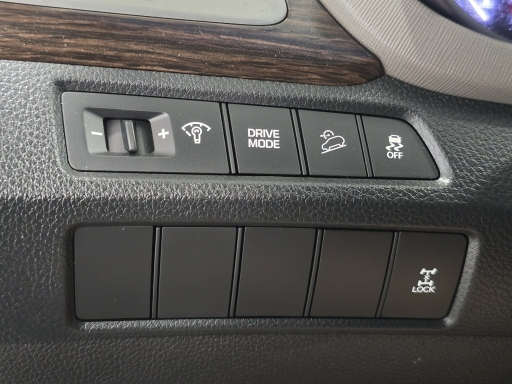 Used 2018 Hyundai Santa Fe Sport w/ 2.4L Value Package 02 AWD/4WD image 23