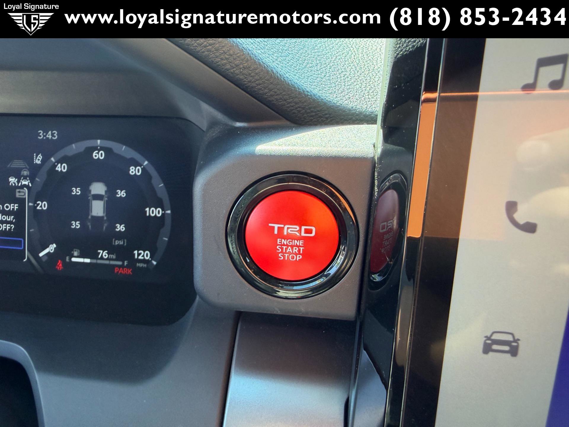 Used 2025 Toyota Tacoma TRD Sport AWD/4WD image 29
