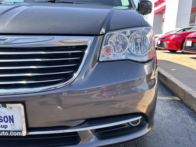 Used 2015 Chrysler Town & Country Touring w/ Driver Convenience Group image 4