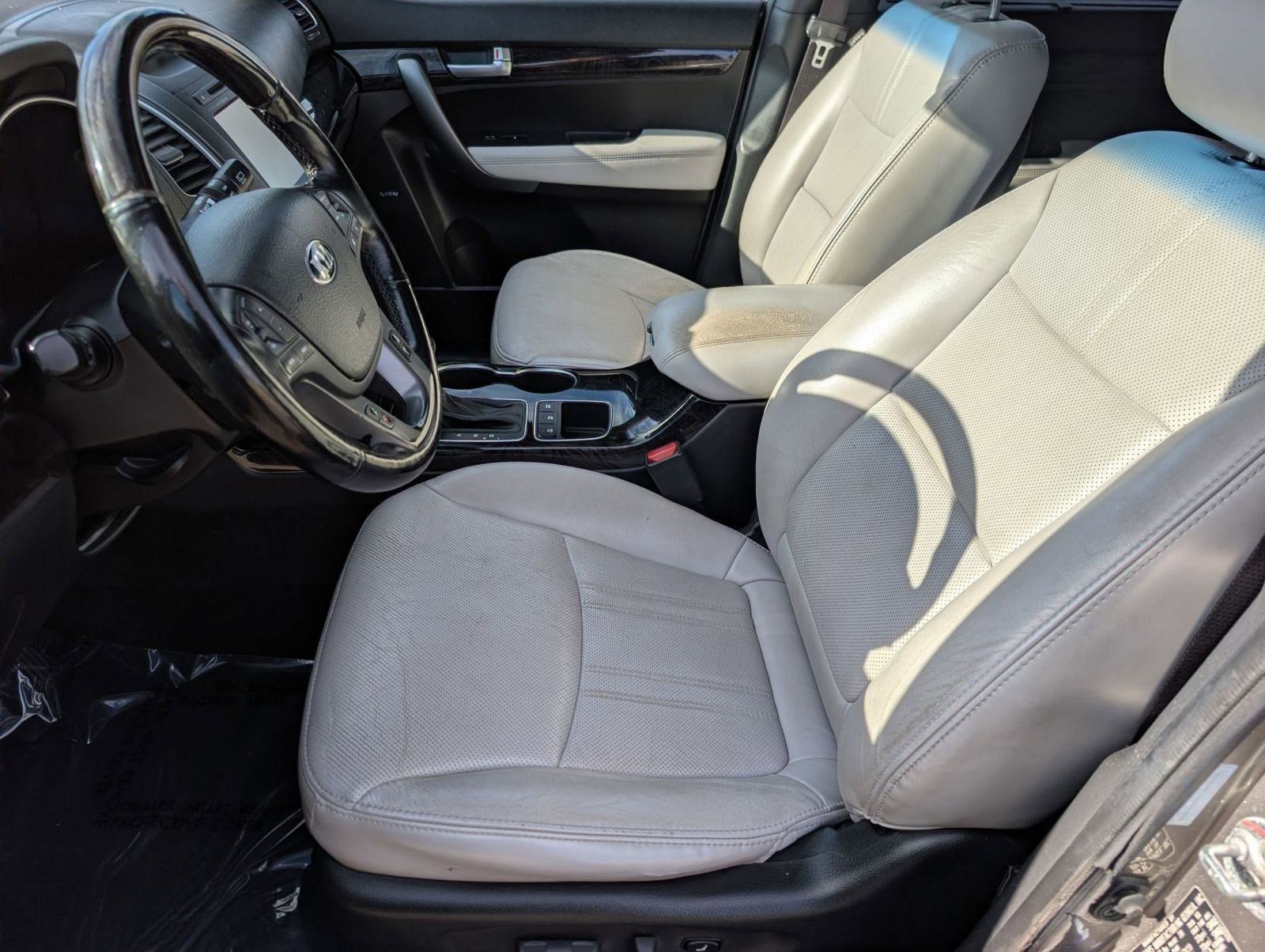 Used 2014 Kia Sorento SX w/ 3rd Row Package image 5