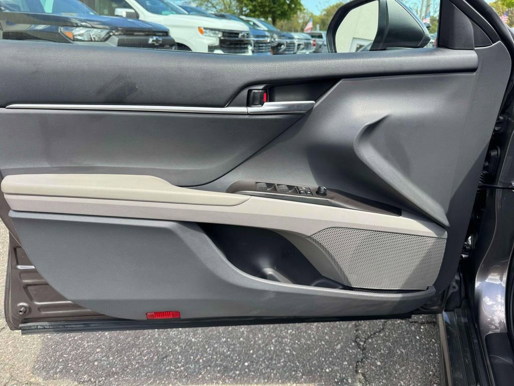 Used 2023 Toyota Camry SE AWD/4WD image 18