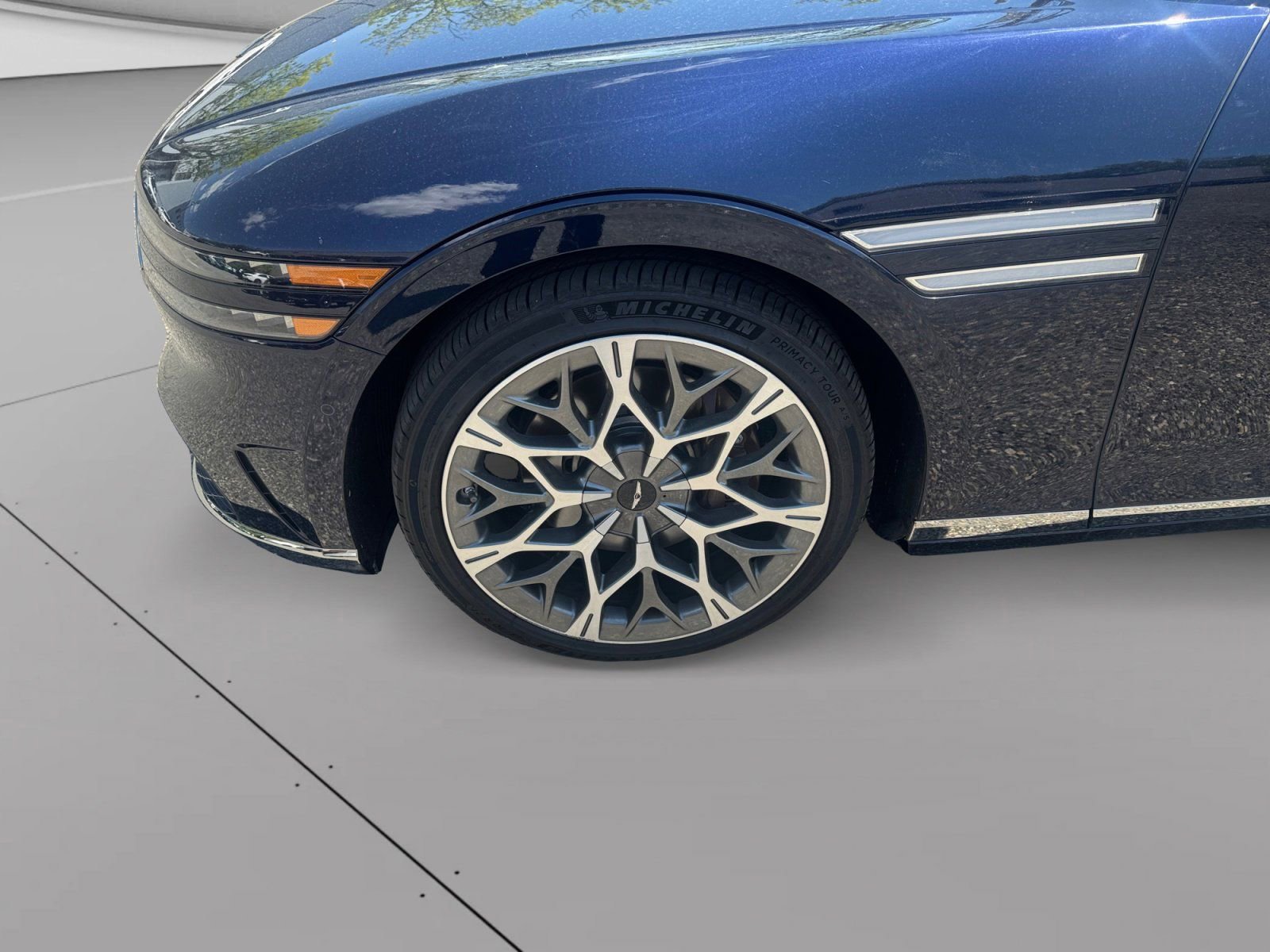 Used 2025 Genesis G90 3.5T AWD/4WD image 3