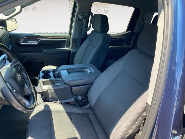 Used 2023 Chevrolet Silverado 1500 RST w/ Z71 Off-Road Package AWD/4WD image 9
