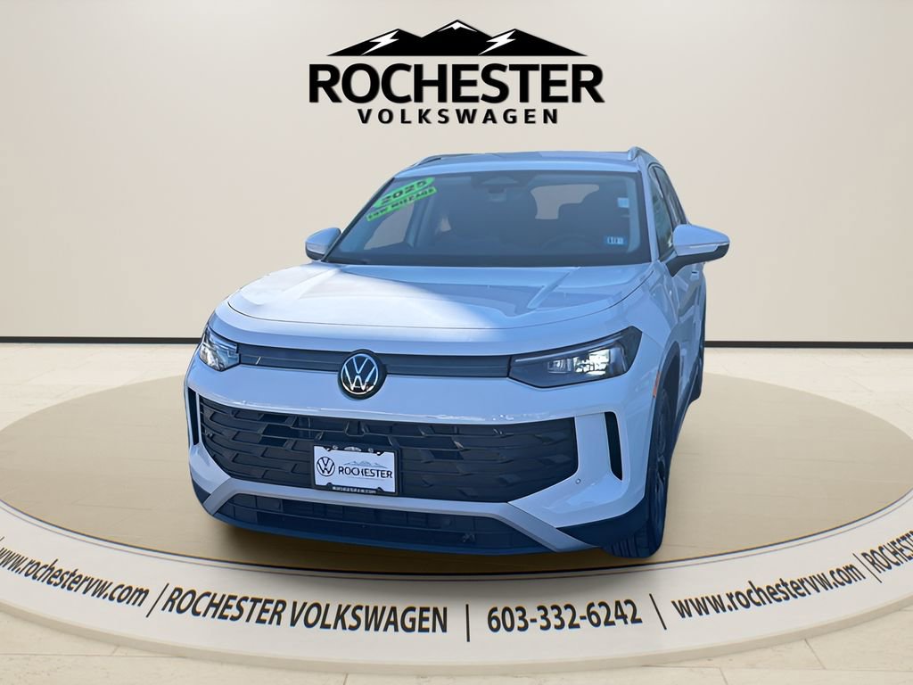 Used 2025 Volkswagen Tiguan S image 1