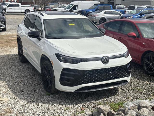 Used 2026 Volkswagen Tiguan SE R-Line image 3