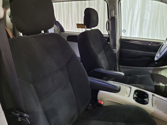 Used 2015 Chrysler Town & Country Touring w/ Driver Convenience Group image 52