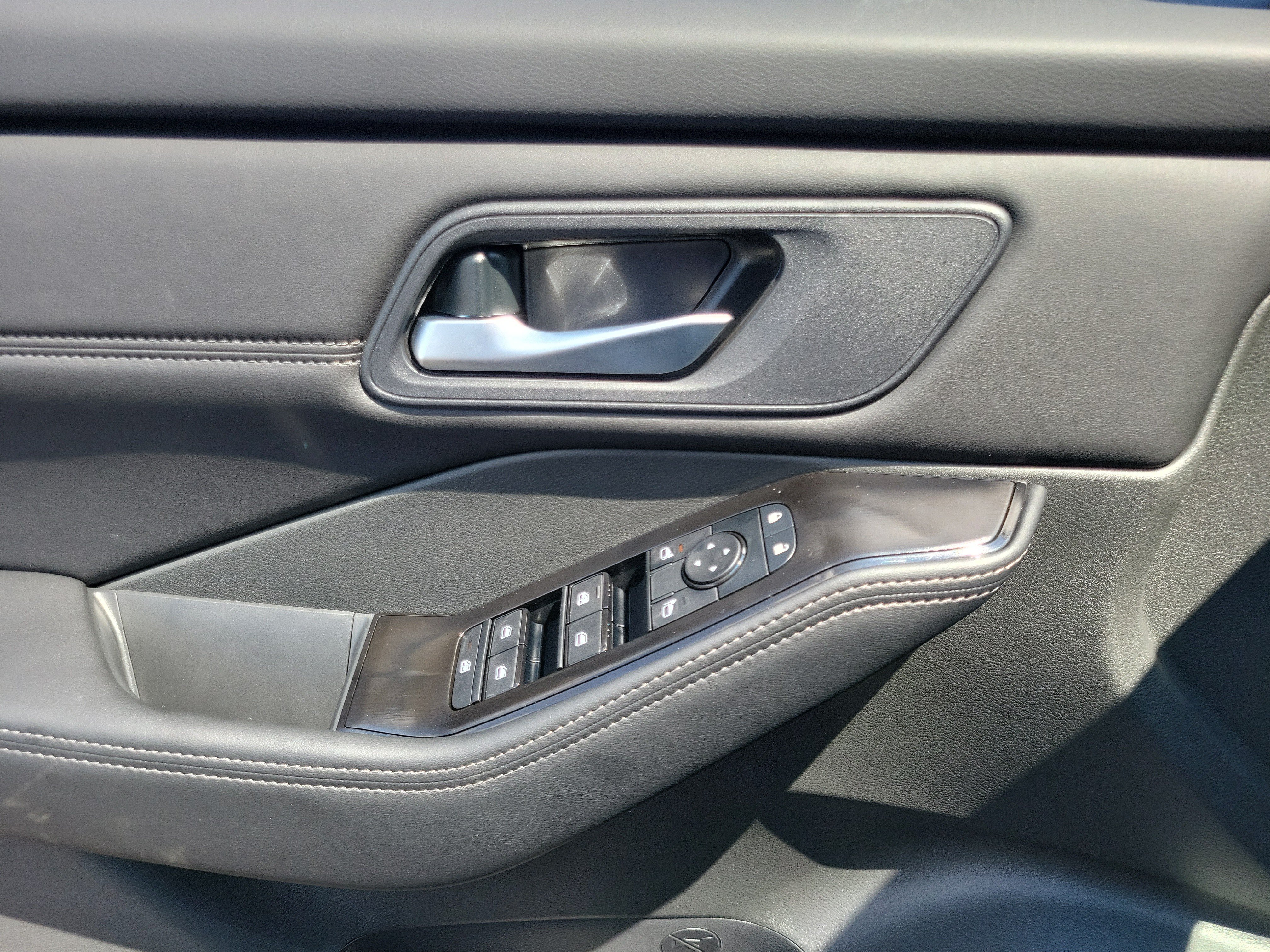 New 2026 Nissan Rogue Dark Armor AWD/4WD image 17