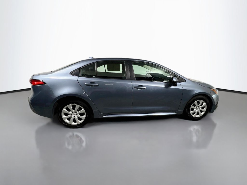 Used 2025 Toyota Corolla LE FWD image 2