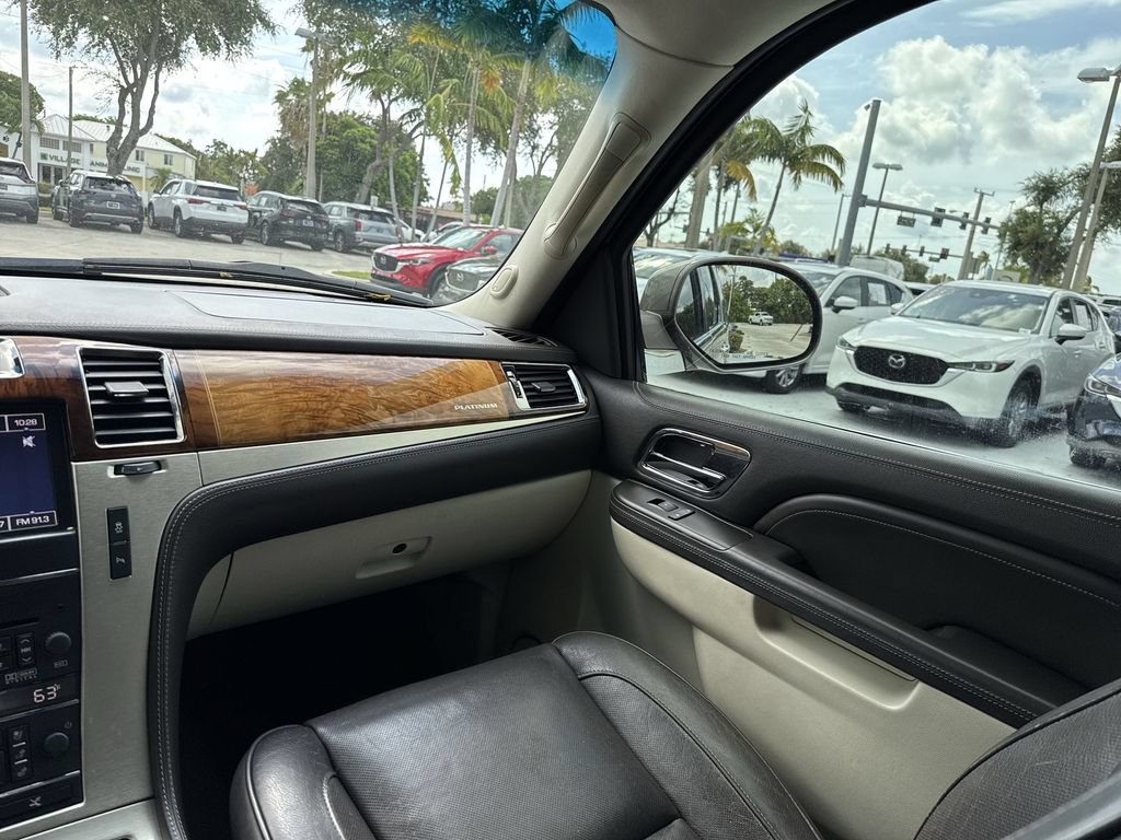 Used 2013 Cadillac Escalade Platinum RWD image 15