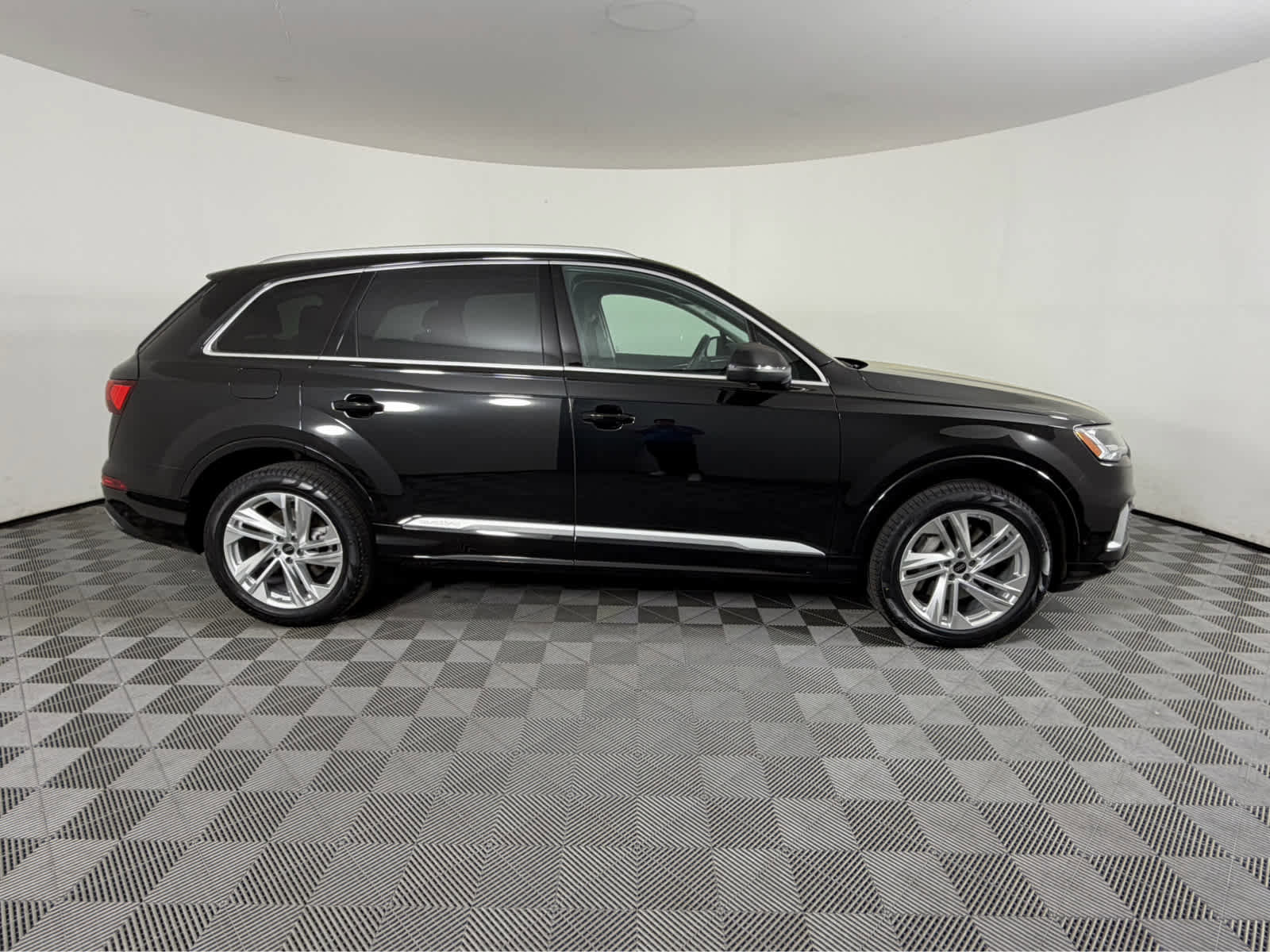Used 2023 Audi Q7 3.0T Premium Plus w/ Premium Plus Package image 2