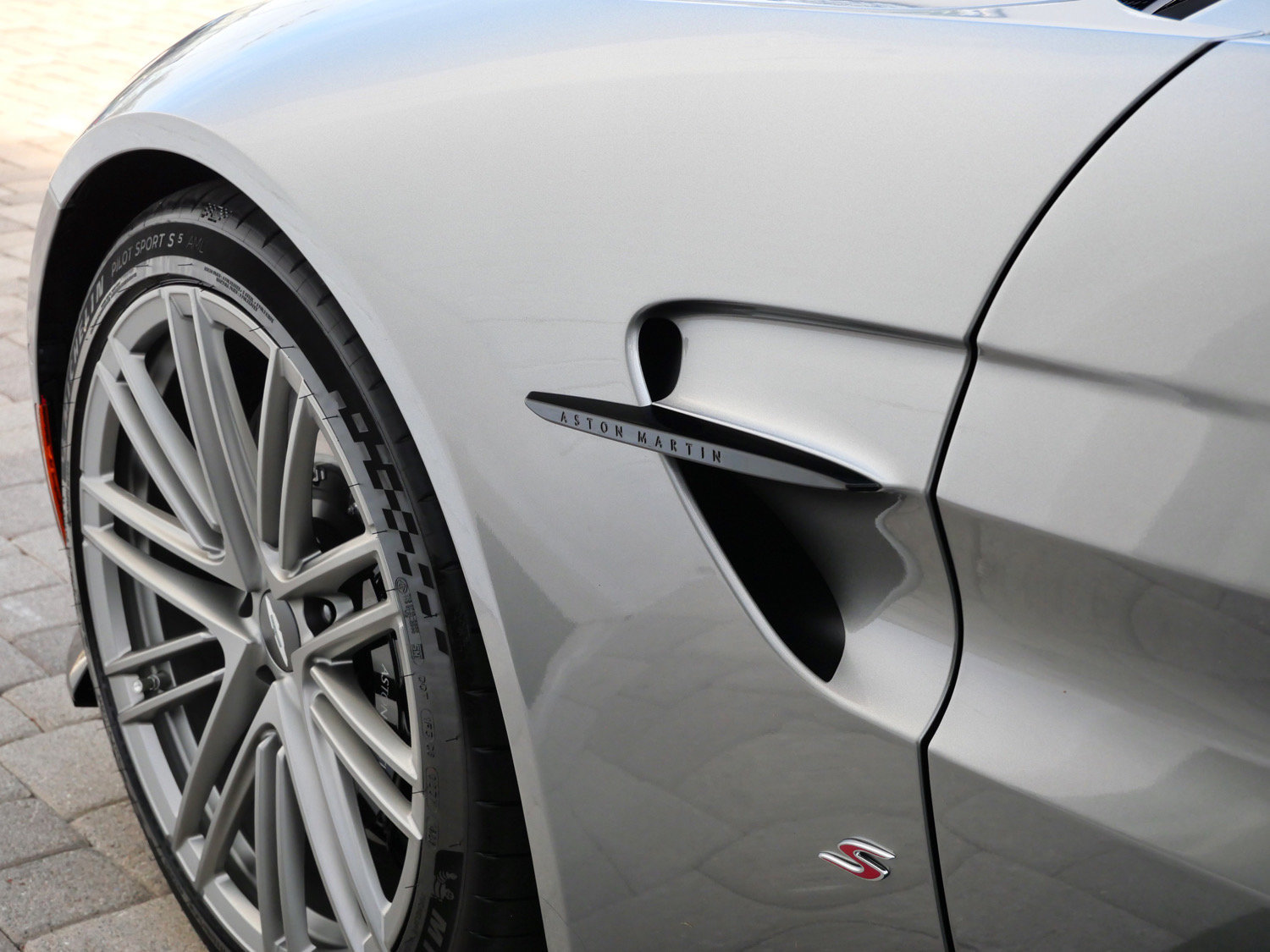 New 2026 Aston Martin V8 Vantage S RWD image 9