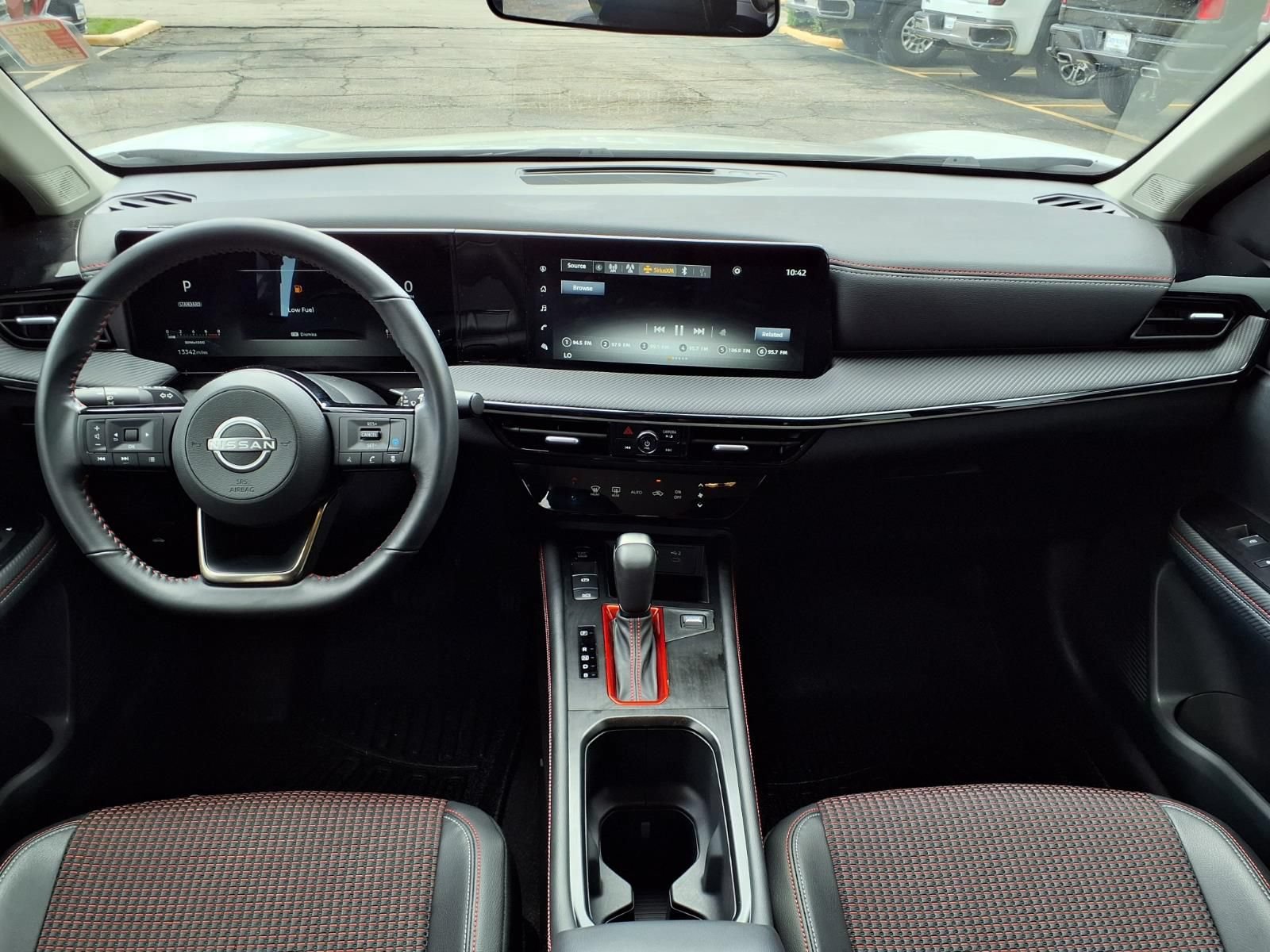 Used 2025 Nissan Kicks SR AWD/4WD image 3
